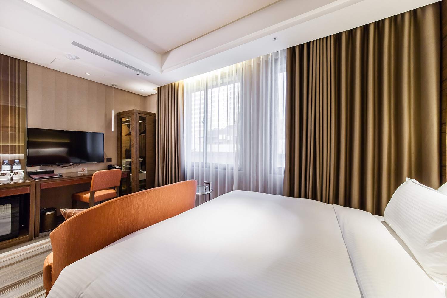 標準雙人房（一大床二小床）