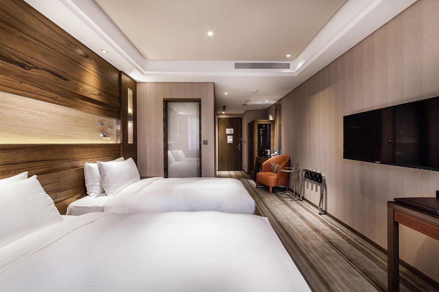 標準雙人房（一大床二小床）