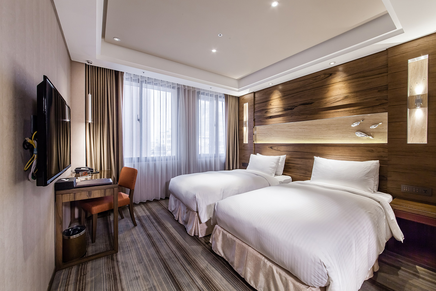 標準雙人房（一大床二小床）