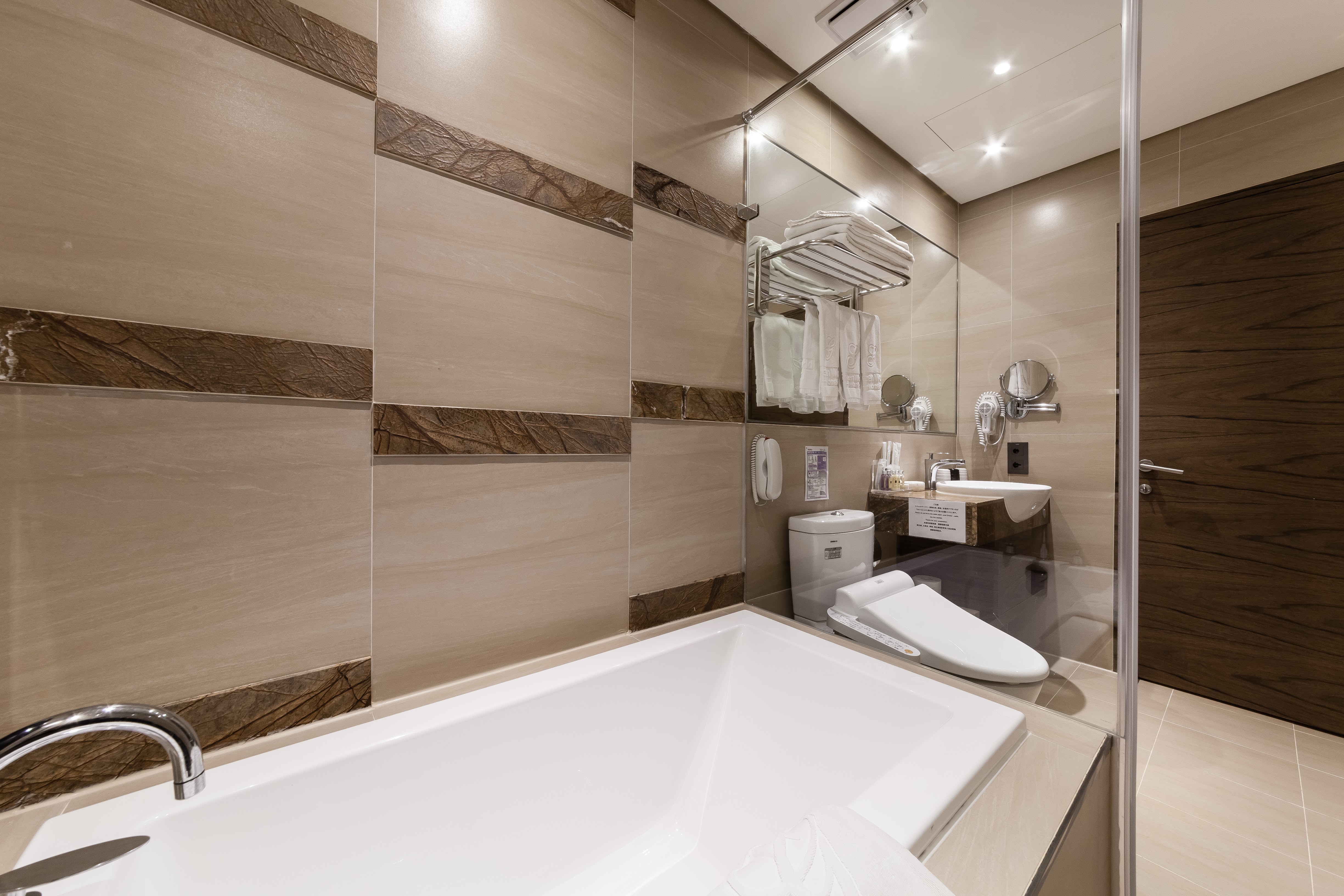 豪華三人房（無窗）浴室