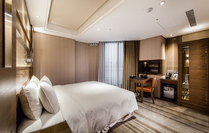 Deluxe Queen Room